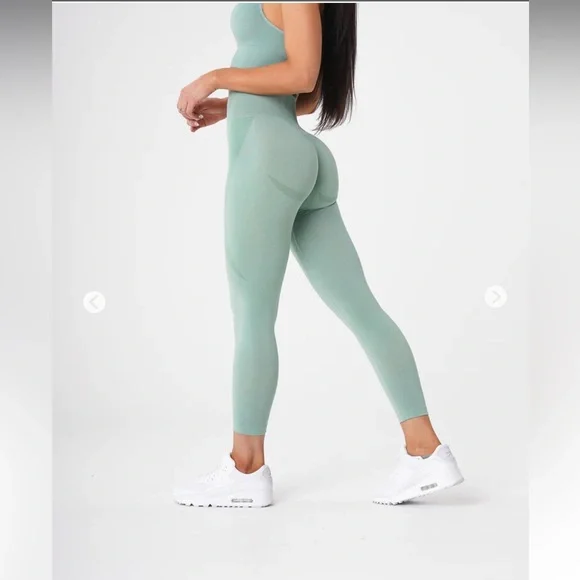 Nvgtn sage green size small - Picture 1 of 1